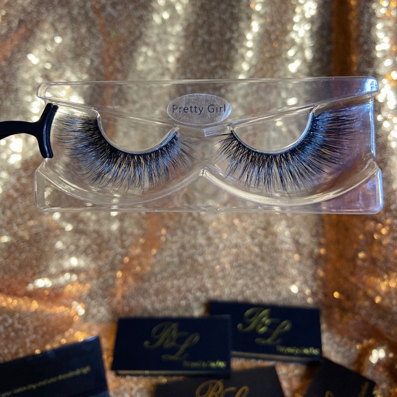 Eyelashes - Picture 2 of 4